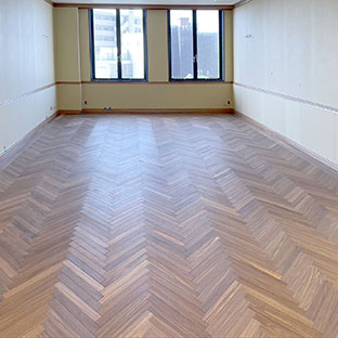 NB事務所床貼完了